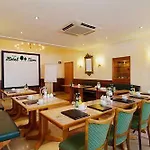 Aparthotel Flora 4*