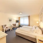 Flora Aparthotel 4*