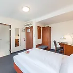 Flora Aparthotel 4*
