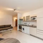 Flora Aparthotel 4*