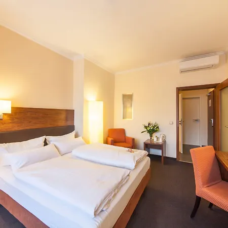 Aparthotel Flora 4*