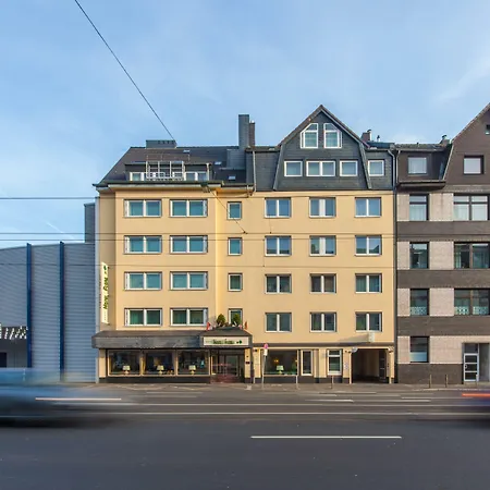 Flora Aparthotel 4*