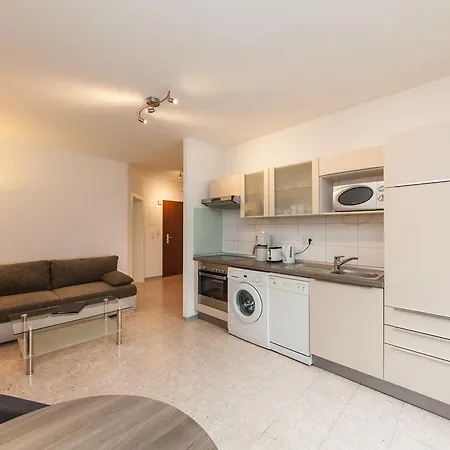 Flora Aparthotel 4*